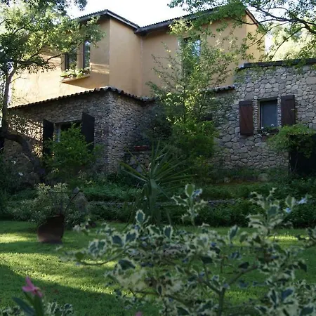 مزرعة للإقامة Le Sughere *