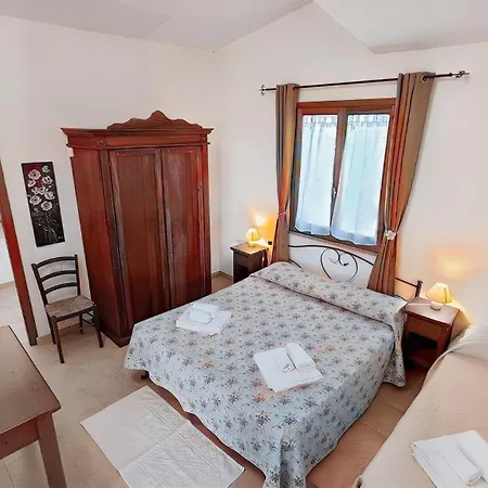 Le Sughere Feriegård Padru